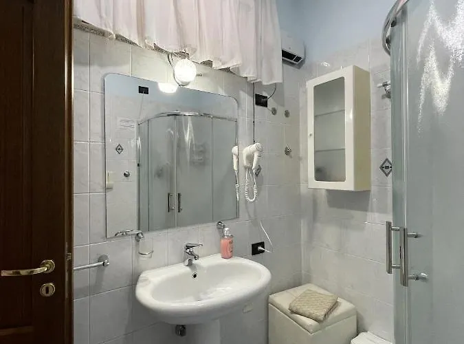 לינה וארוחת בוקר Vistamare 3*