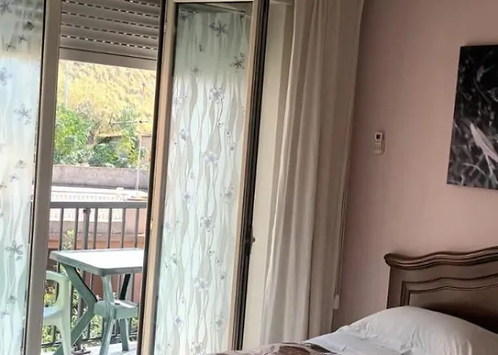 לינה וארוחת בוקר Vistamare 3*