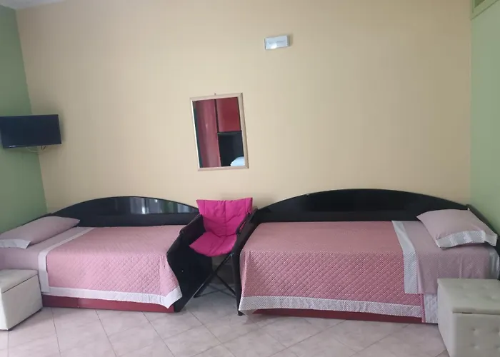 לינה וארוחת בוקר Vistamare 3*